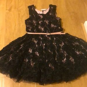 Pretty black lacy dress